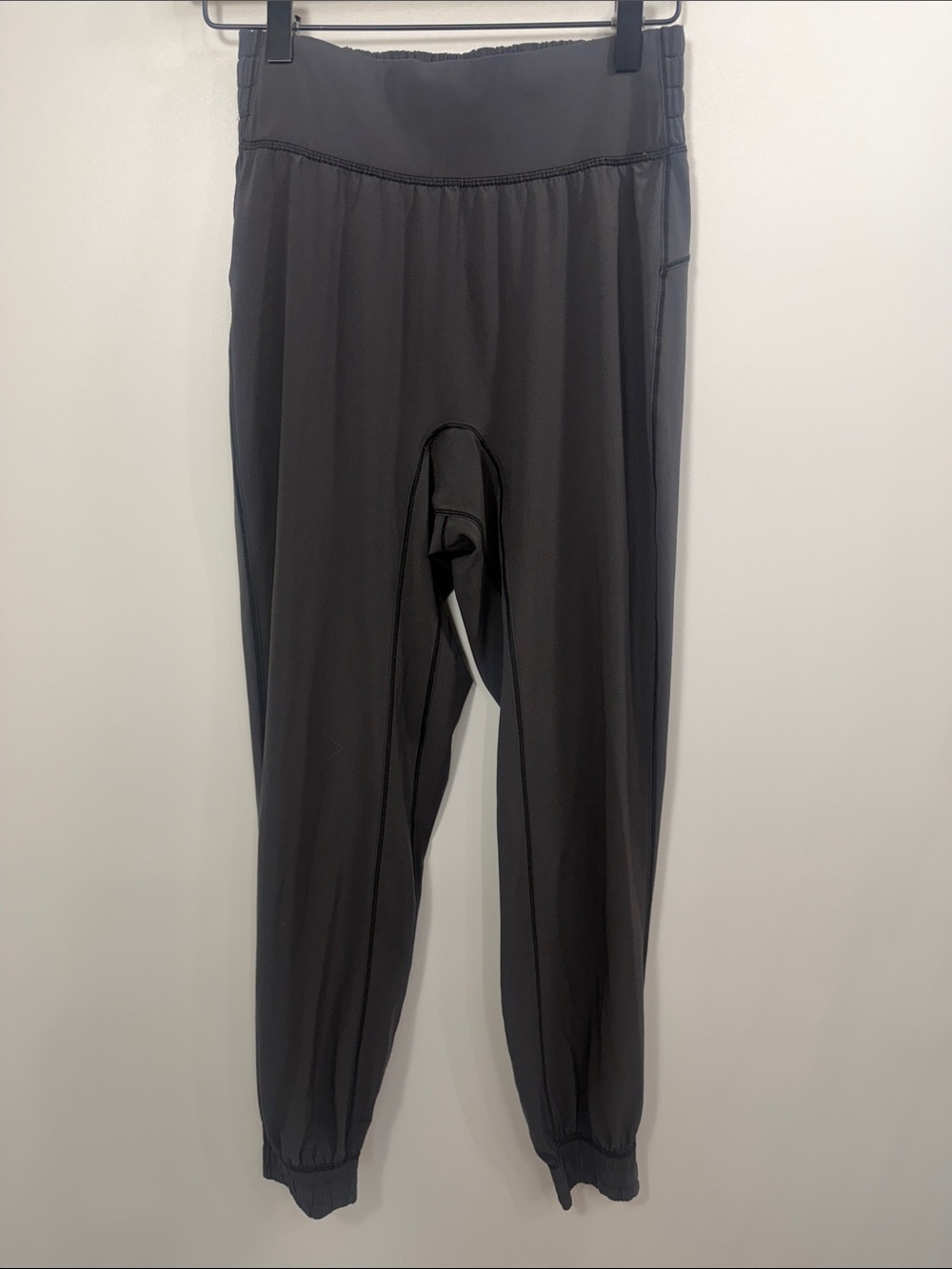 Lululemon women’s sun setter jogger pants grey size 4.